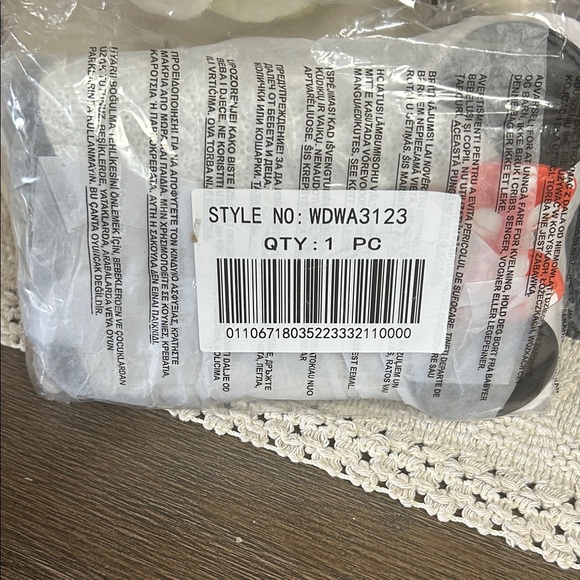 Loungefly Minnie Mouse Sequin Wallet Glows in the dark - Picture 7 of 7